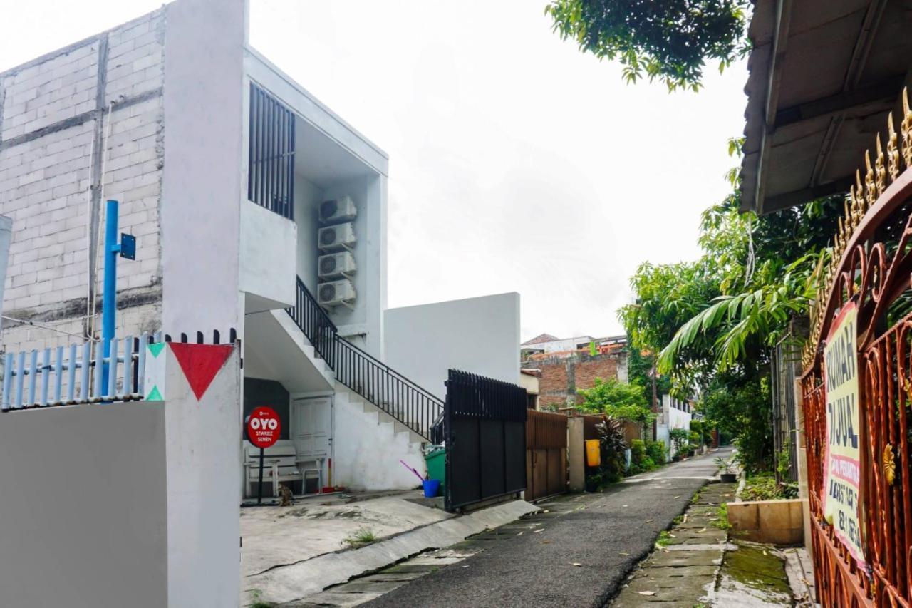 Super Oyo 91074 Stariez Senen Syariah Hotel Jakarta Exterior photo